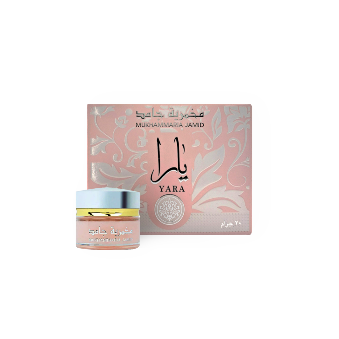 Crème parfumée Vaseline Yara Rose 20g de Lattafa, présentée dans un élégant pot rose pâle avec des détails dorés, accompagnée d'une boîte assortie ornée de motifs floraux délicats.