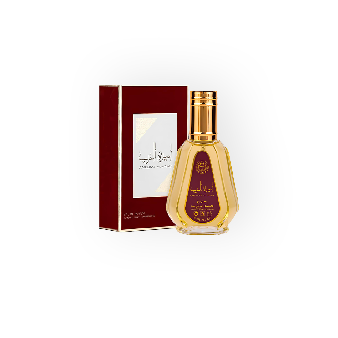 Packshot du parfum Ameerat Al Arab 50 ml par Asdaaf, avec un flacon doré élégant et une étiquette bordeaux raffinée, accompagné d'une boîte rouge profond ornée de détails dorés et blancs, évoquant un parfum luxueux et majestueux.
