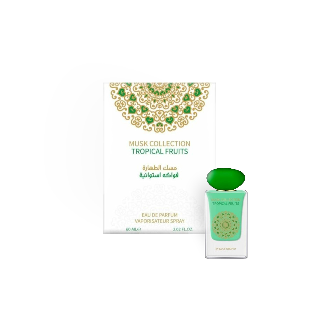 Packshot du parfum Tropical Fruits Musk 60 ml par Gulf Orchid, mettant en avant une bouteille vert clair avec un bouchon arrondi vert foncé et une boîte blanche décorée d'un motif oriental doré et vert, évoquant des senteurs exotiques et raffinées.