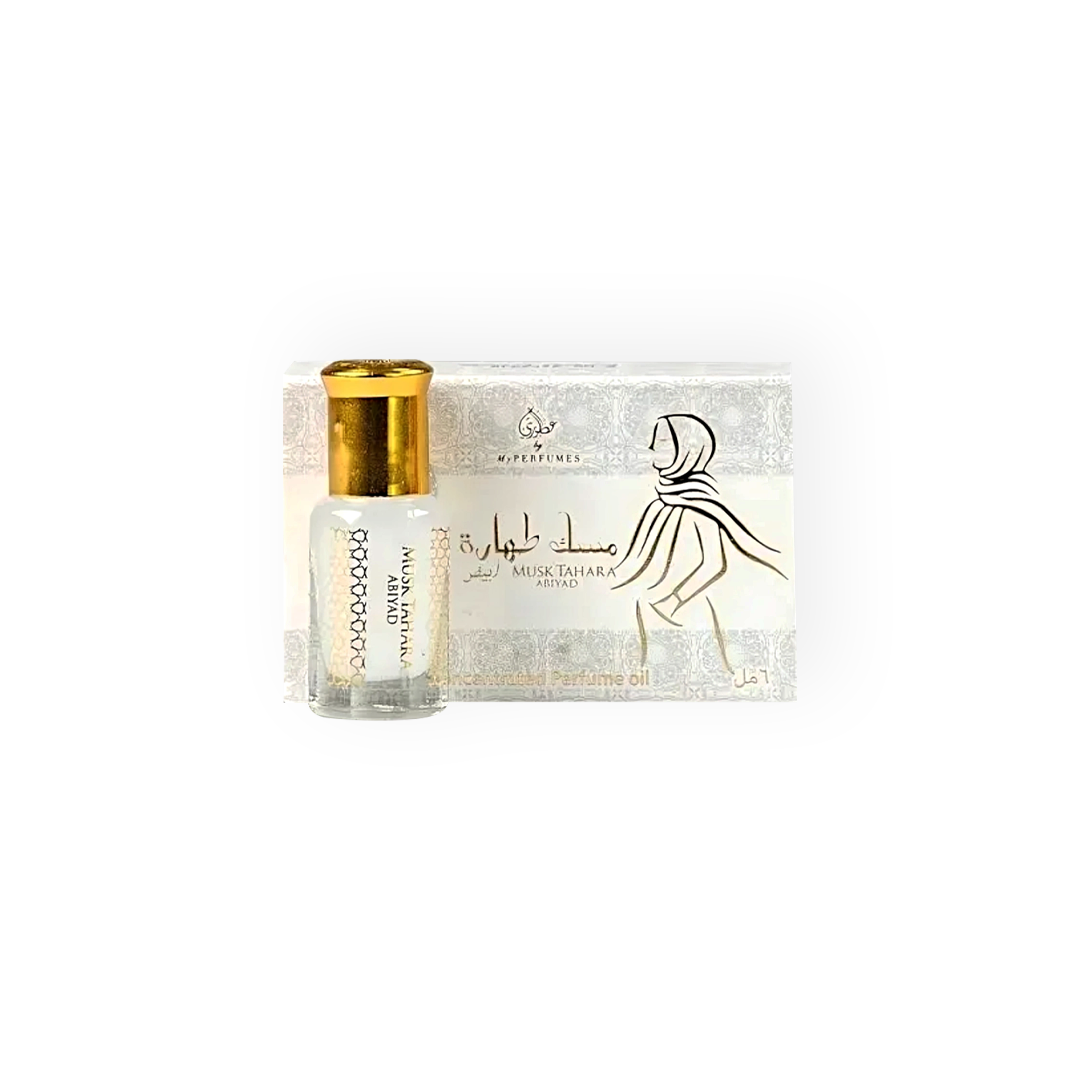 Flacon d'huile parfumée transparent avec un bouchon doré brillant, accompagné d'une boîte blanche ornée de motifs élégants argentés et d'une silhouette féminine en illustration minimaliste. Parfum concentré délicat et raffiné.