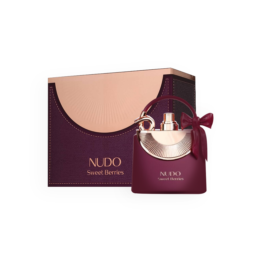 Packshot du parfum Nudo Sweet Berry 100ml de Fragrance World, présenté avec son coffret élégant couleur bordeaux.