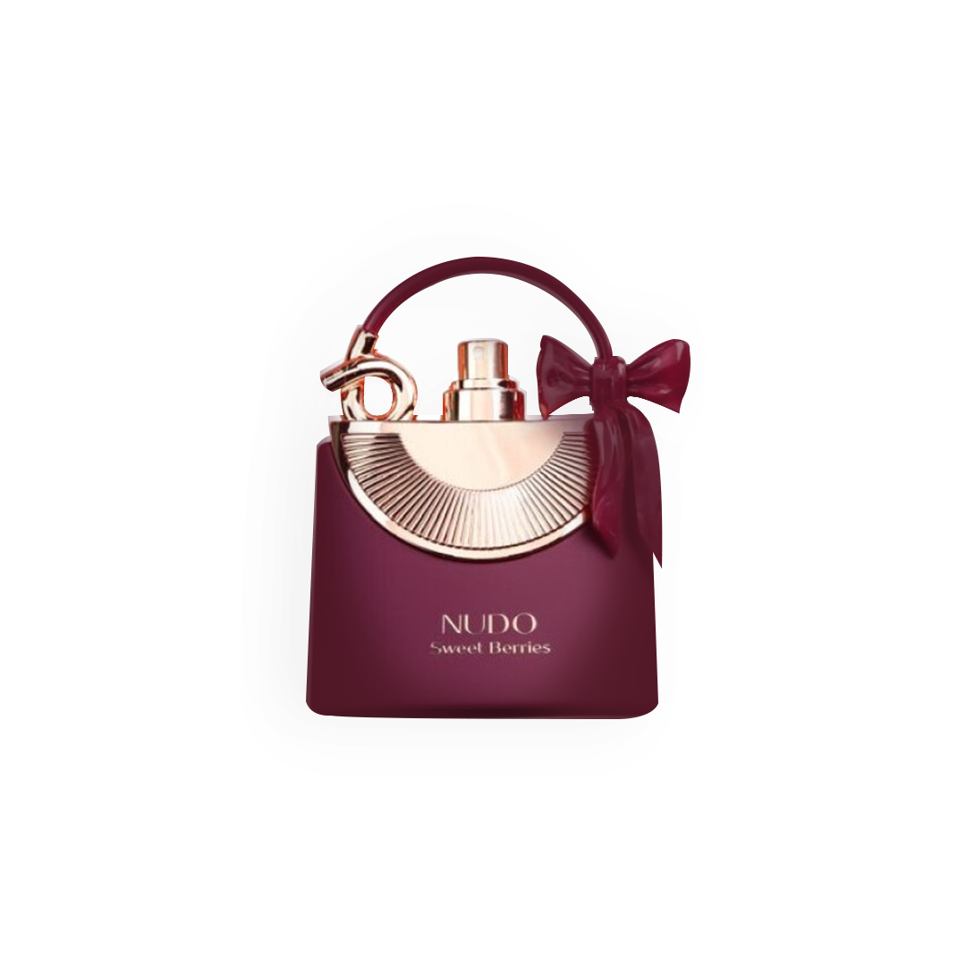 Flacon du parfum Nudo Sweet Berry 100ml de Fragrance World, en forme de sac à main, couleur bordeaux avec un nœud décoratif.